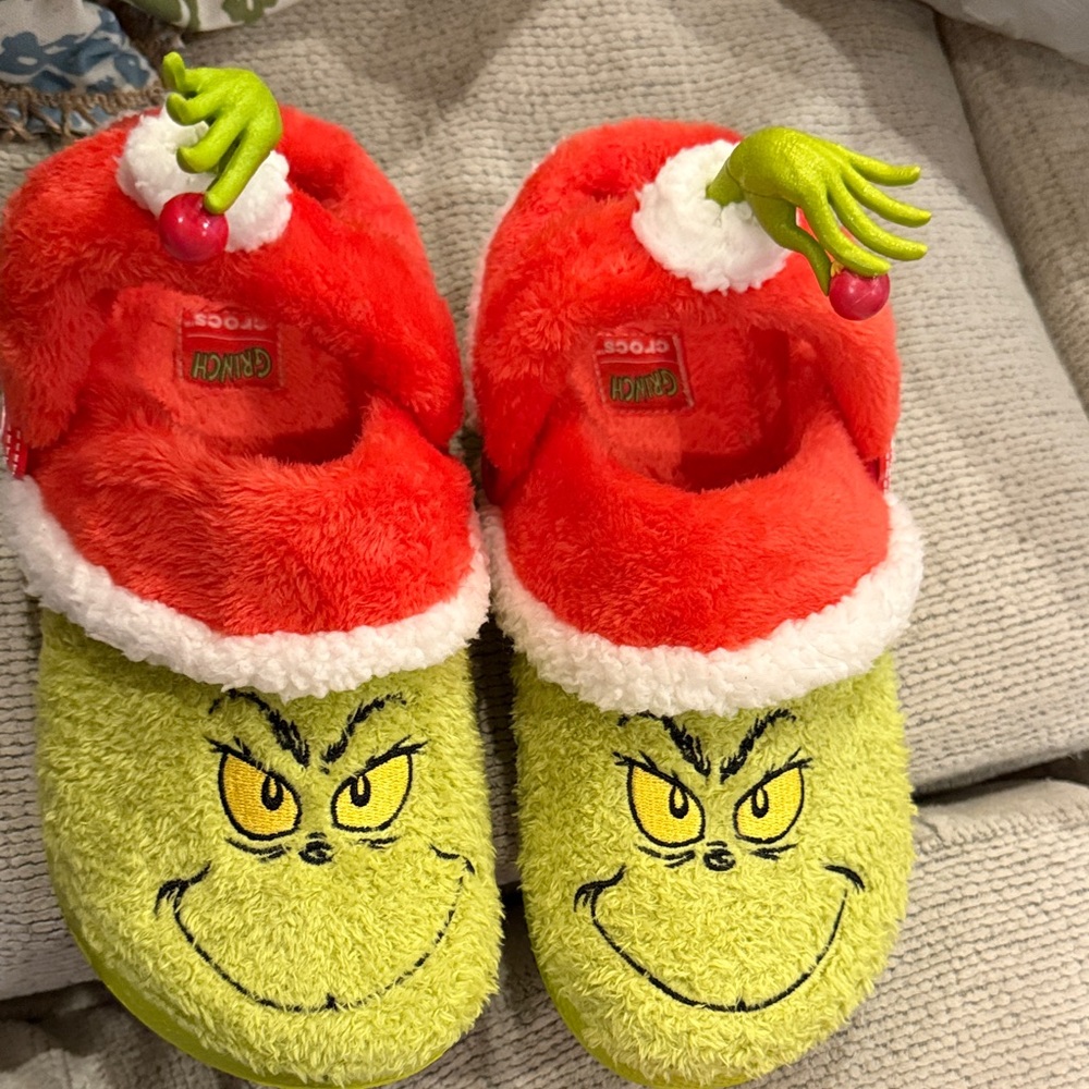Crocs unisex Grinch size men 5; women 7